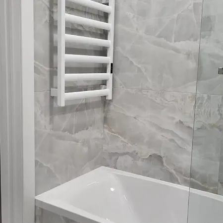 Modern Apartment *